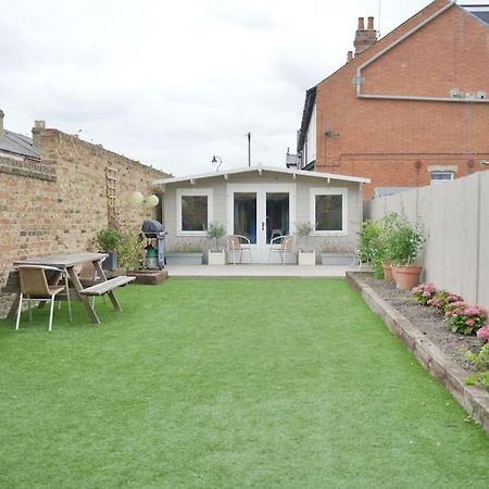 Summer House Hotell Thames Ditton Exteriör bild