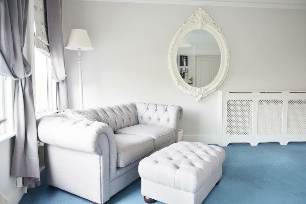 Summer House Hotell Thames Ditton Exteriör bild